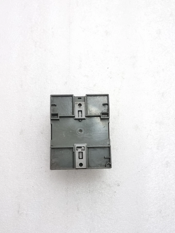 SIEMENS 6ED1052-1MD00-0BA6 LOGO LOGIC MODULE 12/24VDC (Display Problem)